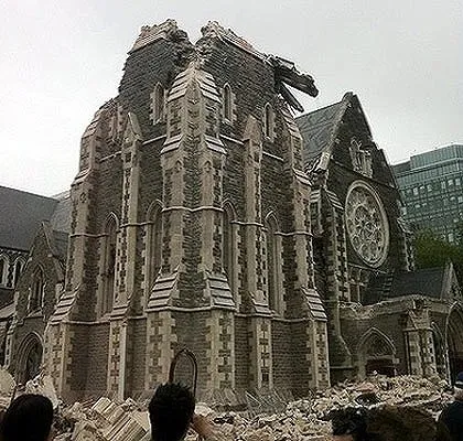 christchurch-cathedral-was-heavily-damaged-in-todays-eathquake-photo-twitter-tesswoolcock